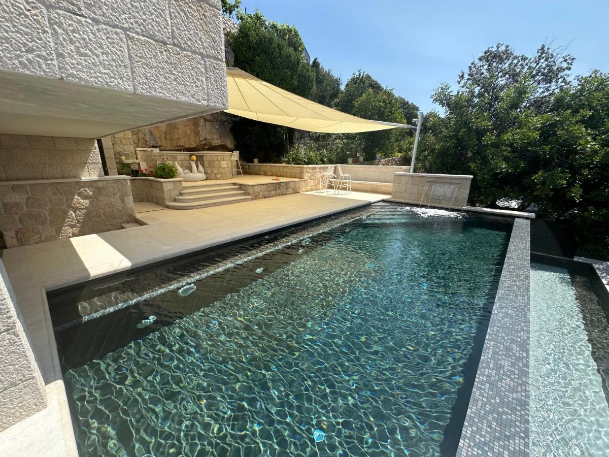 Levanat Apartman *